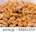 【料理】パックの中の納豆　日本食 94661355