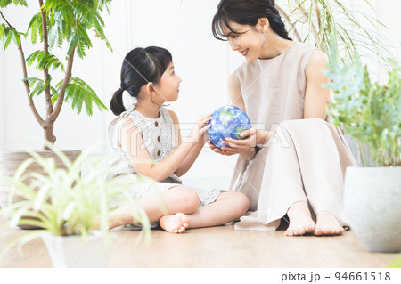 親子　SDGs　地球環境イメージ 94661518