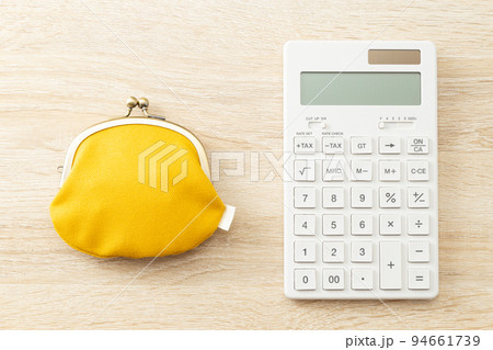 財布と電卓 財布と電卓 94661739