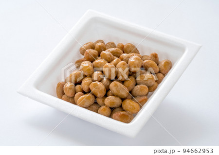 大粒の納豆パック 94662953