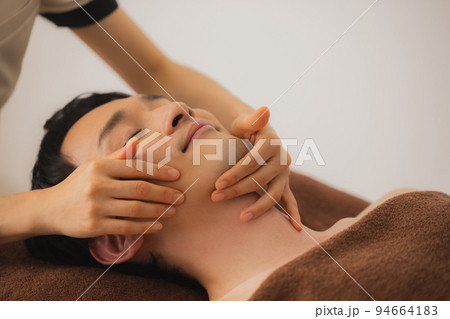 メンズエステ　ボディケアイメージ　 94664183