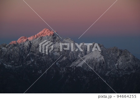 剱岳の朝焼け 94664255