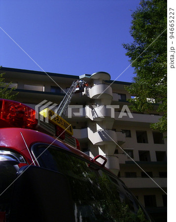 防火防災訓練最上階より救助 94665227