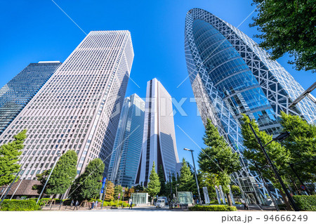 日本の東京都市景観 新宿副都心…。東京モード学園コクーンタワーなど超高層ビルを望む 日本の東京都市景観 新宿副都心…。東京モード学園コクーンタワーなど超高層ビルを望む 94666249