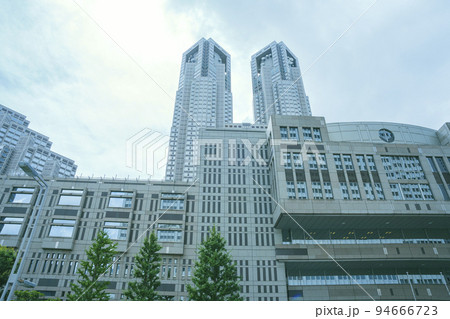 東京都新宿区の東京都庁(第一本庁舎・第二本庁舎・議会)を外観から見る風景 東京都新宿区の東京都庁(第一本庁舎・第二本庁舎・議会)を外観から見る風景 94666723