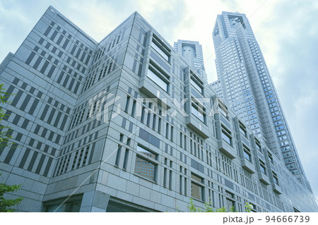 東京都新宿区の東京都庁(第一本庁舎・第二本庁舎・議会)を外観から見る風景 東京都新宿区の東京都庁(第一本庁舎・第二本庁舎・議会)を外観から見る風景 94666739