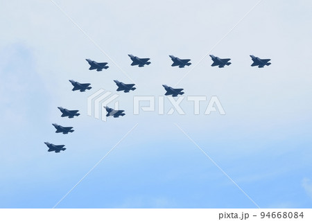 航空自衛隊 F-35A 12機の編隊飛行 航空自衛隊 F-35A 12機の編隊飛行 94668084