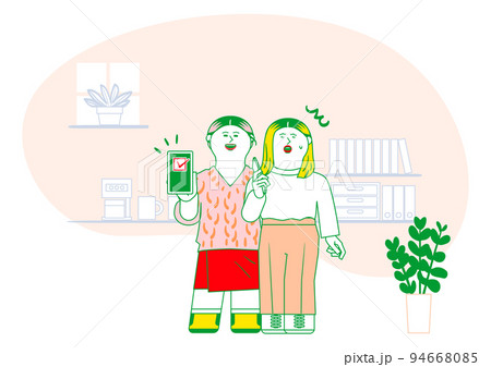 スマホを見せて笑う女性 スマホを見せて笑う女性 94668085