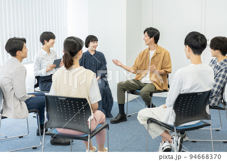 セミナー　グループワーク　カウンセリング　ゼミ 94668370