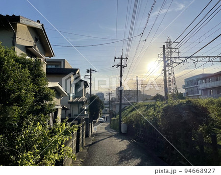 西日差す長閑な風景 西日差す長閑な風景 94668927