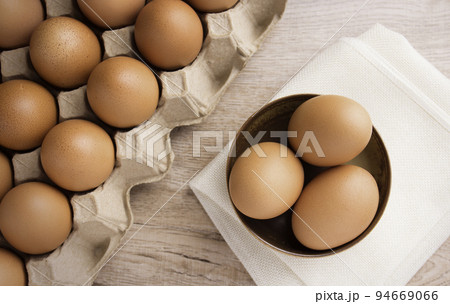 storage of fresh egg for cooking , selection chicken egg 94669066