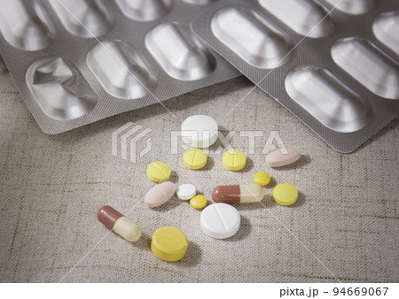 take medicine pills and drug for patient 94669067