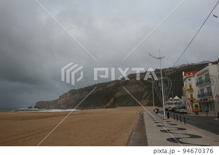 ポルトガル屈指のリゾート地、ナザレ(Nazare of Portugal) 94670376