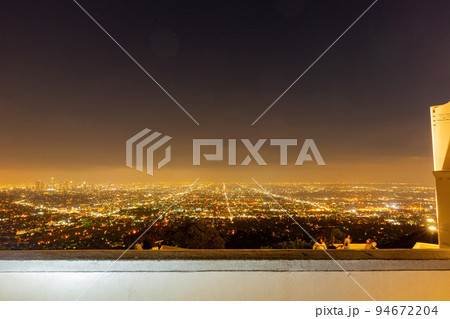 Night high angle view of the Los Angeles downtown 94672204