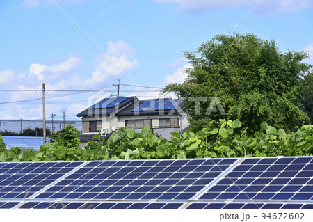 太陽光パネルと太陽光発電。 94672602