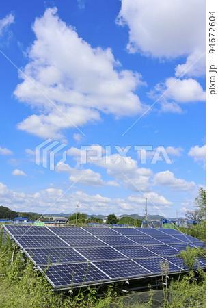 太陽光パネルと太陽光発電。 94672604