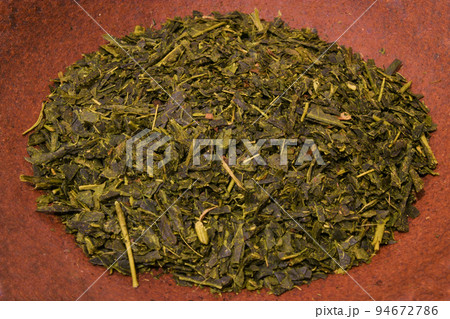 お茶の葉が敷き詰められた茶香炉 お茶の葉が敷き詰められた茶香炉 94672786
