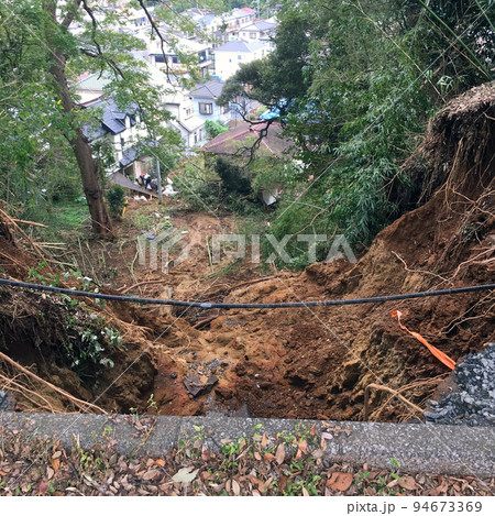 【千葉県佐倉市】2019年10月の台風被害 崩落した佐倉城址公園の駐車場 【千葉県佐倉市】2019年10月の台風被害 崩落した佐倉城址公園の駐車場 94673369