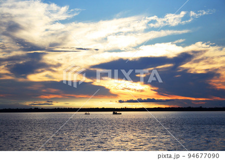 アマゾンの夕焼け アマゾンの夕焼け 94677090