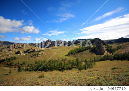 モンゴル 国立公園 山 94677710