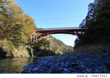 晩秋の大多摩ウォーキングトレイルの風景 ( 寸庭橋 / 2018年11月 ) 晩秋の大多摩ウォーキングトレイルの風景 ( 寸庭橋 / 2018年11月 ) 94677952