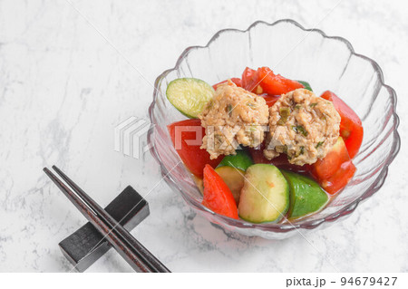 夏野菜と肉団子のマリネ 夏野菜と肉団子のマリネ 94679427