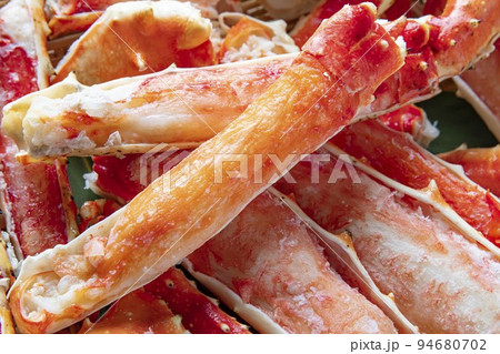 新鮮で美味しいタラバガニ 94680702