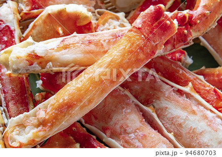新鮮で美味しいタラバガニ 94680703