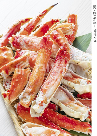 新鮮で美味しいタラバガニ 94680709