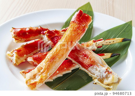 新鮮で美味しいタラバガニ 94680713