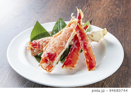 新鮮で美味しいタラバガニ 94680744