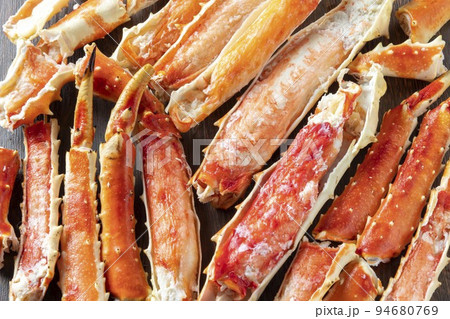 新鮮で美味しいタラバガニ 94680769