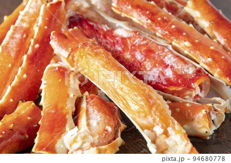 新鮮で美味しいタラバガニ 94680778