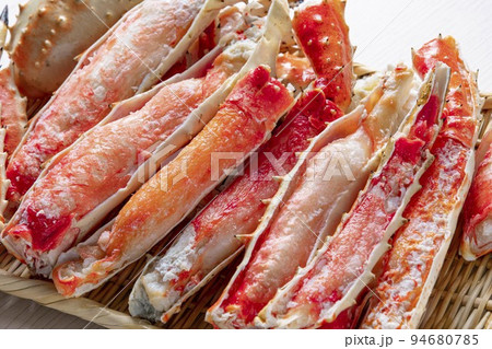 新鮮で美味しいタラバガニ 94680785