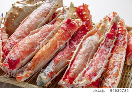 新鮮で美味しいタラバガニ 94680786