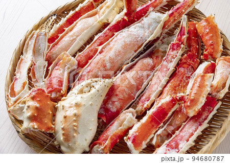 新鮮で美味しいタラバガニ 新鮮で美味しいタラバガニ 94680787