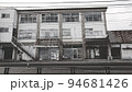 さびれた建物 94681426