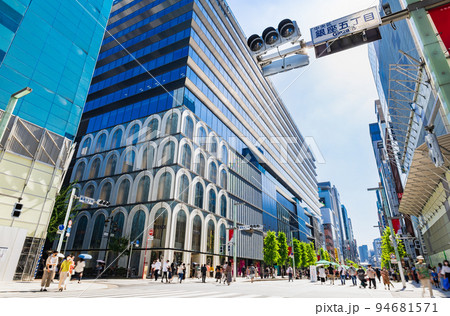 休日の銀座　歩行者天国　※一部ソフトフォーカス 94681571