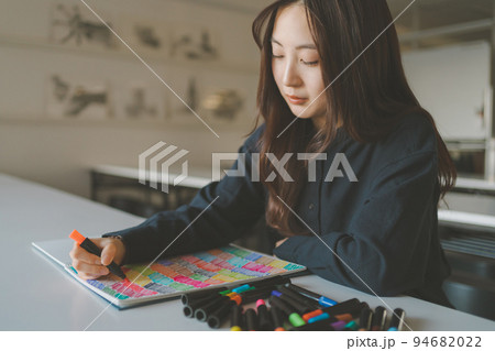 マーカーペンと学生 94682022