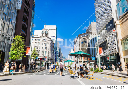 休日の銀座　歩行者天国　※一部ソフトフォーカス 94682145