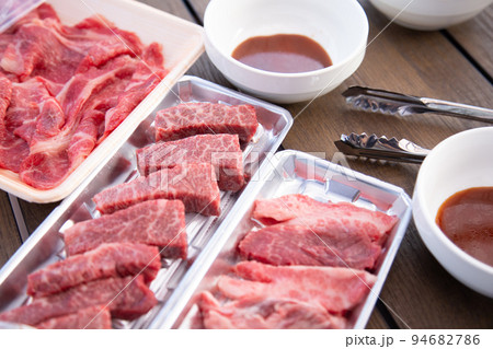 バーベキュー用の肉 バーベキュー用の肉 94682786