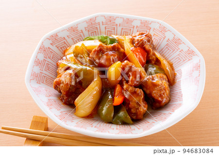 美味しそうな酢豚 94683084