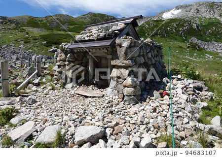 一ノ越峠トレイル傍に剱岳神社の祠 祓堂 一ノ越峠トレイル傍に剱岳神社の祠 祓堂 94683107