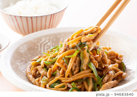 美味しそうなチンジャオロースー 美味しそうなチンジャオロースー 94683640