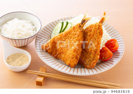 揚げたてのアジフライ 揚げたてのアジフライ 94683819