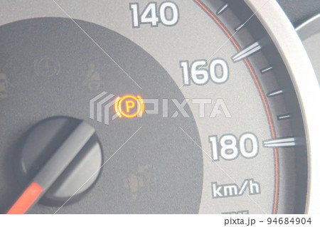 自動車のパーキングブレーキランプ 94684904