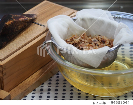 鰹節の一番だし 94685044