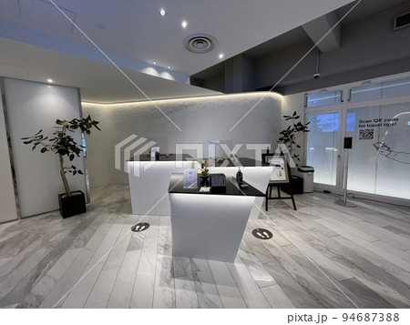 インバウンド向けブティックホテルのスタイリッシュなフロント 94687388