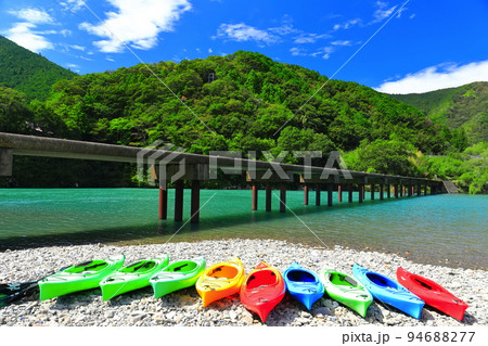 【高知県】晴天の勝間沈下橋とカヌー（四万十川） 94688277