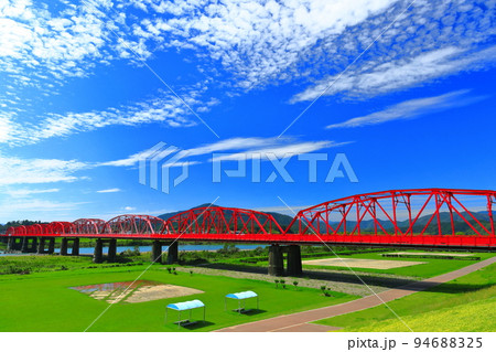 【高知県】晴天の四万十川橋(赤鉄橋) 94688325
